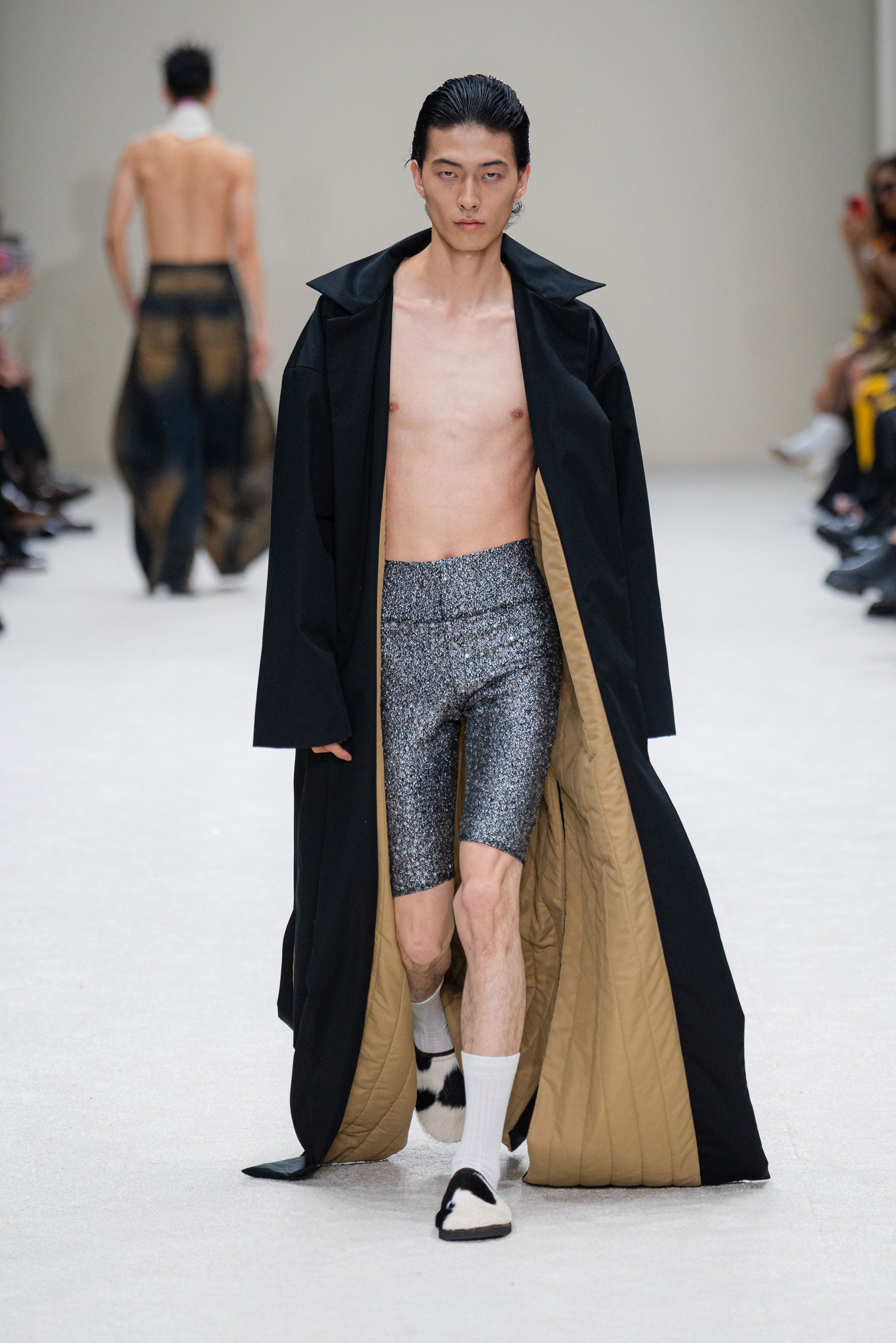 AW25