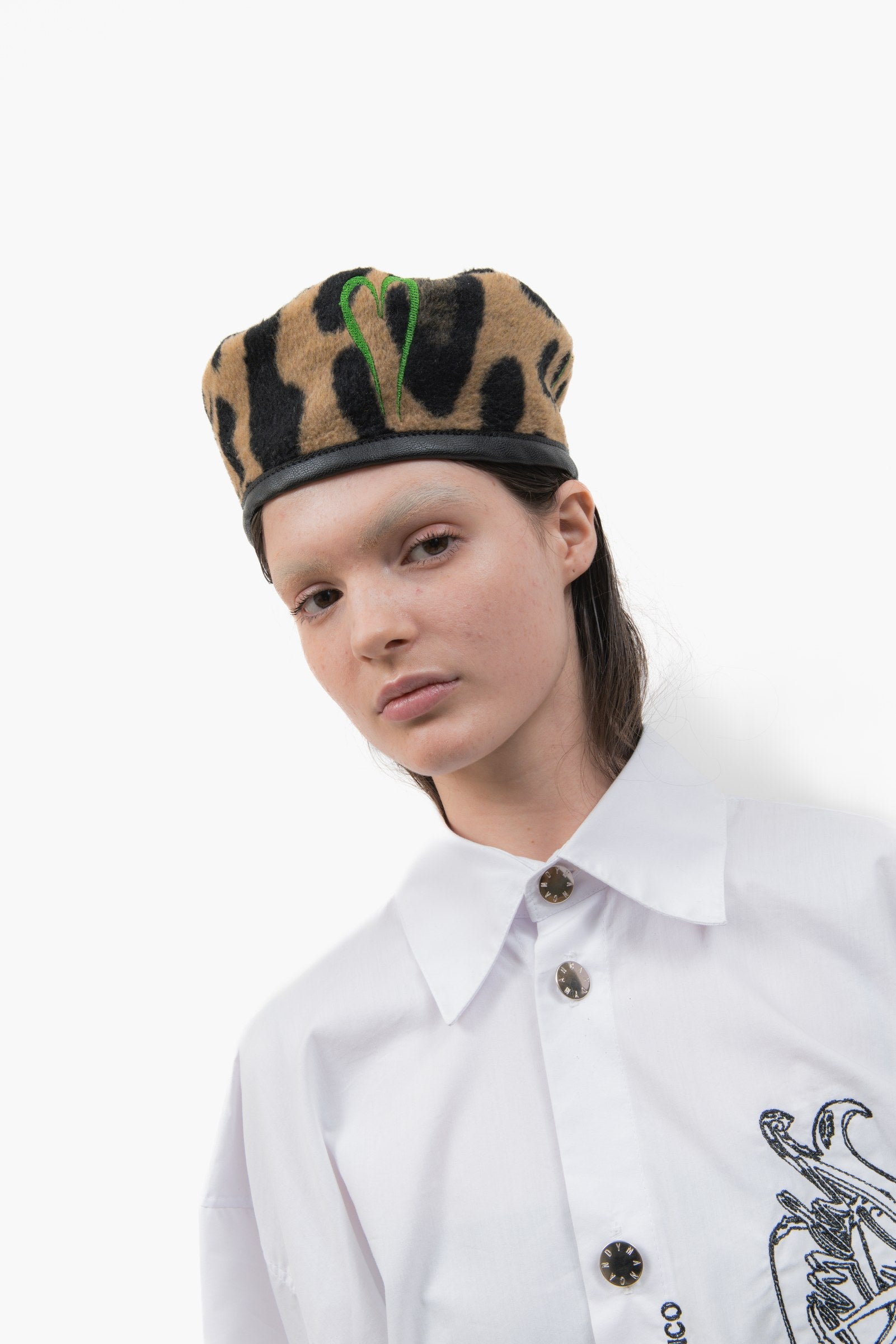 Left three-quarter view of the Officer Cap in leopard wool felt.