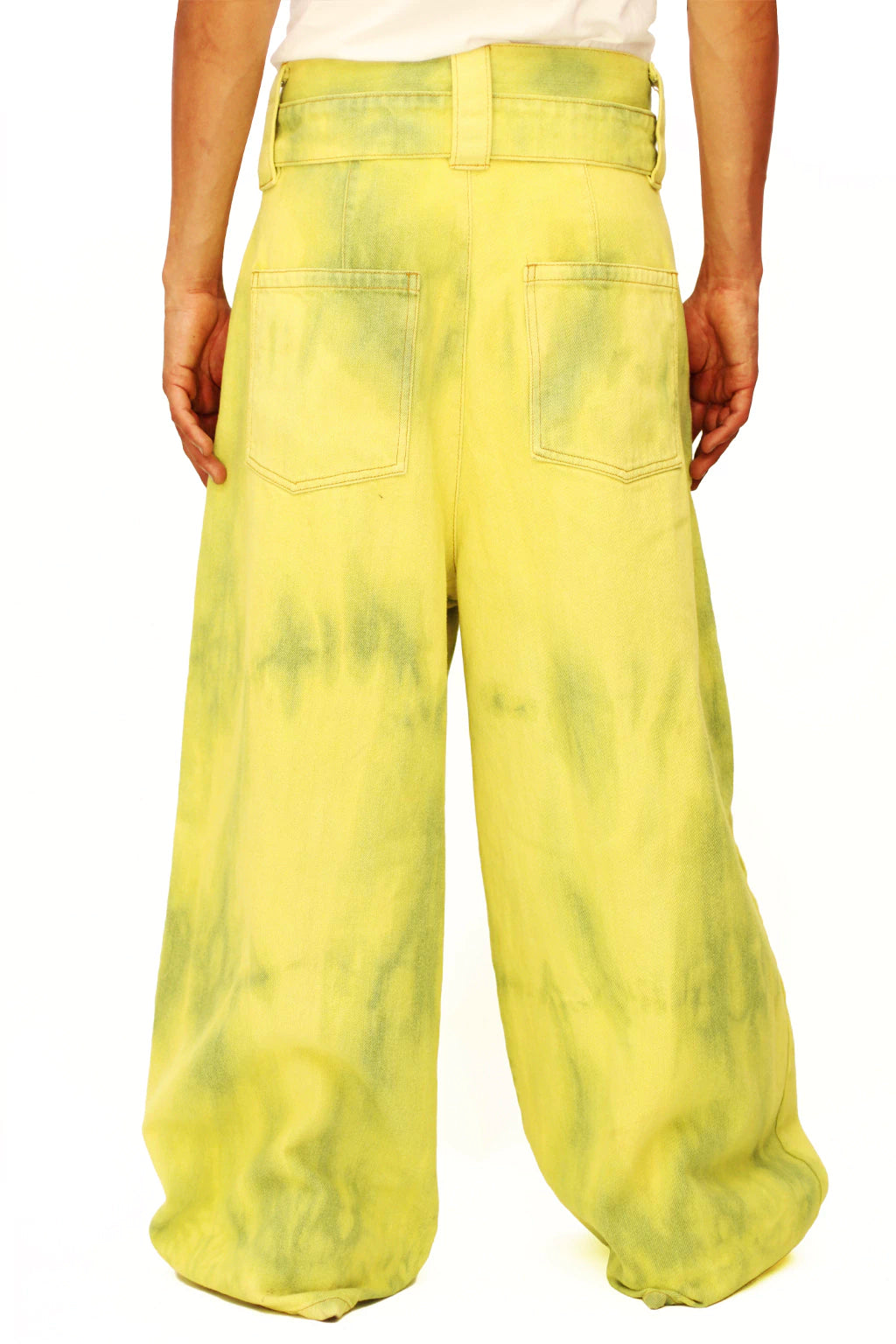 MANCANDY Wide Jeans Lemon in comfort denim featuring an exaggerated wide-leg silhouette, front pleats and an integrated belt.