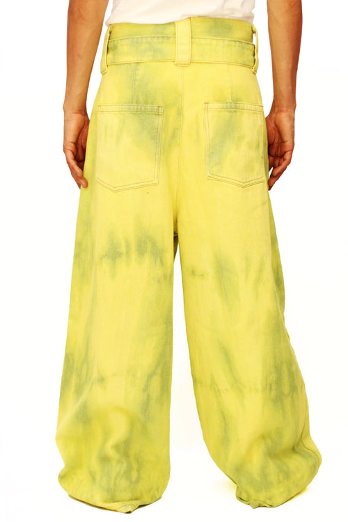 MANCANDY Wide Jeans Lemon in comfort denim featuring an exaggerated wide-leg silhouette, front pleats and an integrated belt.
