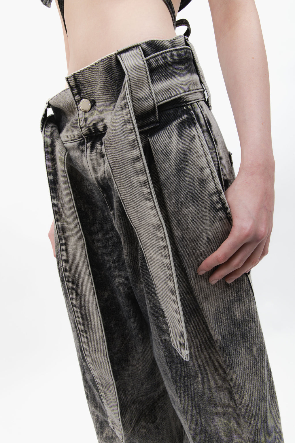 MANCANDY Ashes Wide Jeans in black acid-wash denim featuring an oversized silhouette and integrated belt.