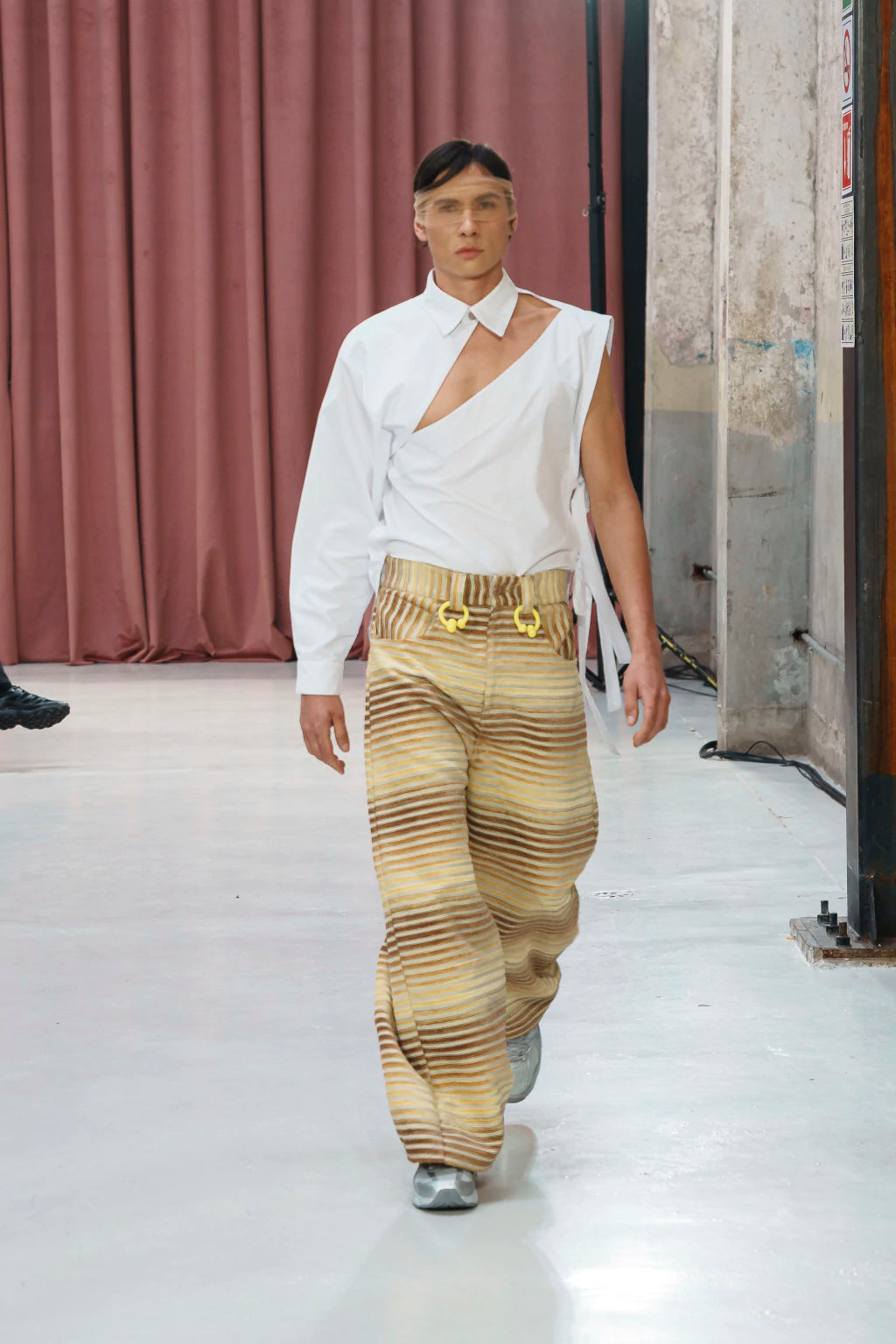 MANCANDY Reconstructed Shirt in white cotton poplin with asymmetric one-sleeve construction and side-tie closure.