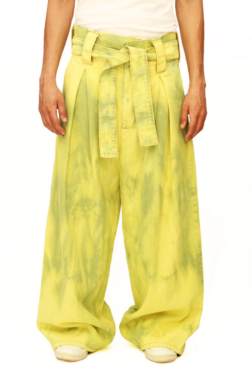 MANCANDY Wide Jeans Lemon in comfort denim featuring an exaggerated wide-leg silhouette, front pleats and an integrated belt.