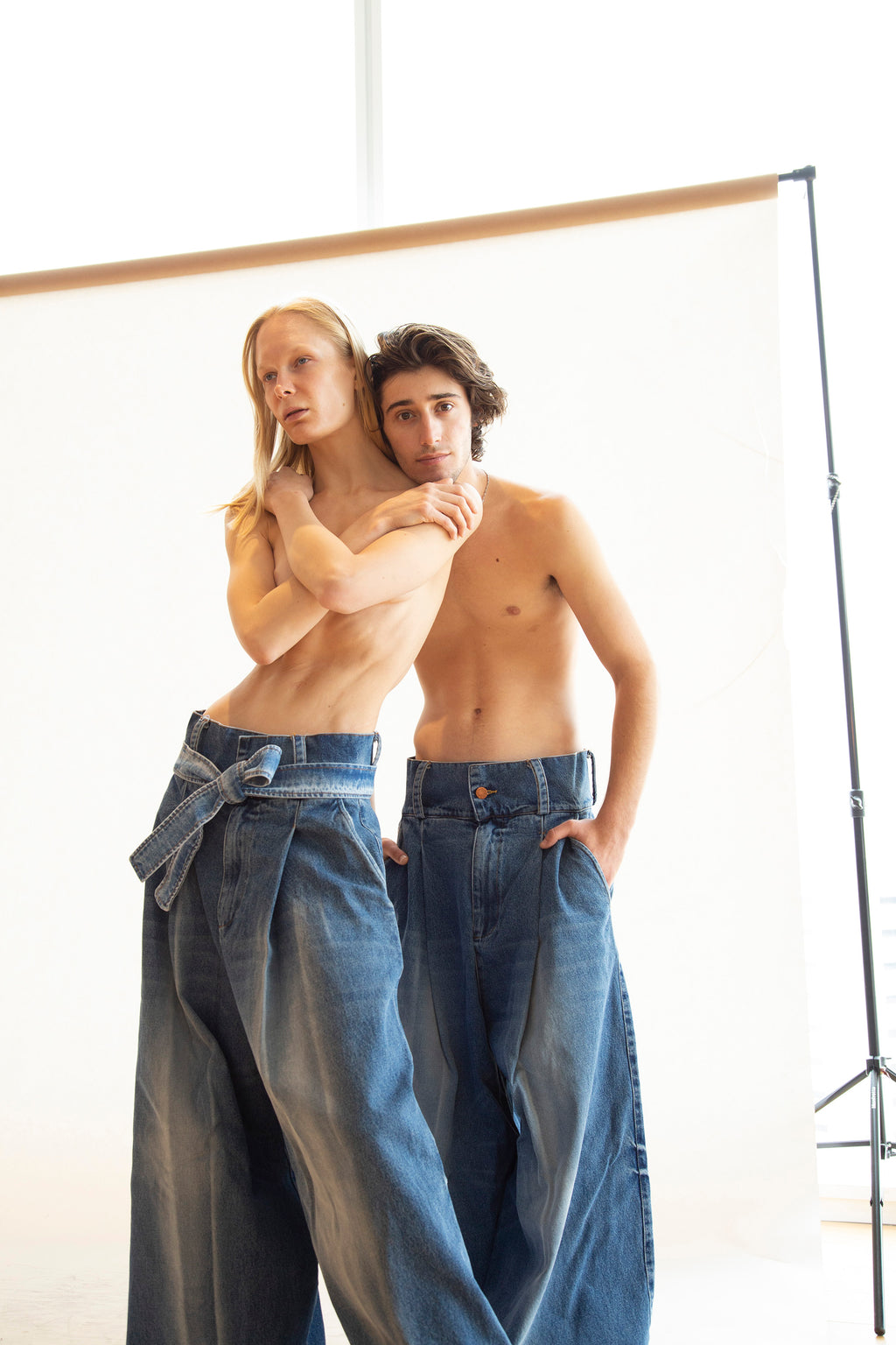 MANCANDY Wide Jeans Classic in hand-faded comfort denim featuring an exaggerated wide-leg silhouette, front pleats and an integrated belt.